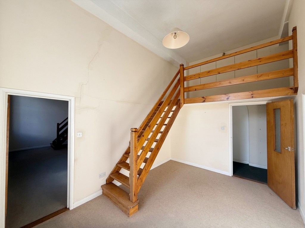Lot: 5 - FORMER OFFICE AND BEDSITS WITH POTENTIAL CLOSE TO THE QUAYSIDE - Office with stairs up to mezzanine level